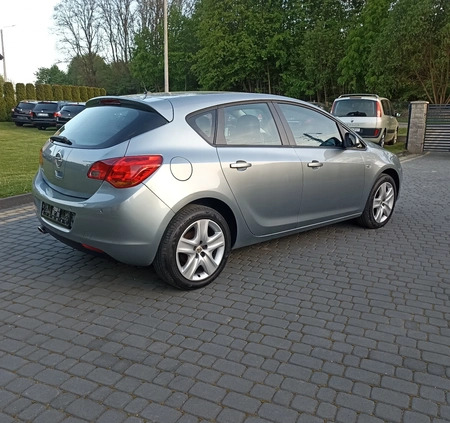 Opel Astra cena 22999 przebieg: 188000, rok produkcji 2011 z Nekla małe 154